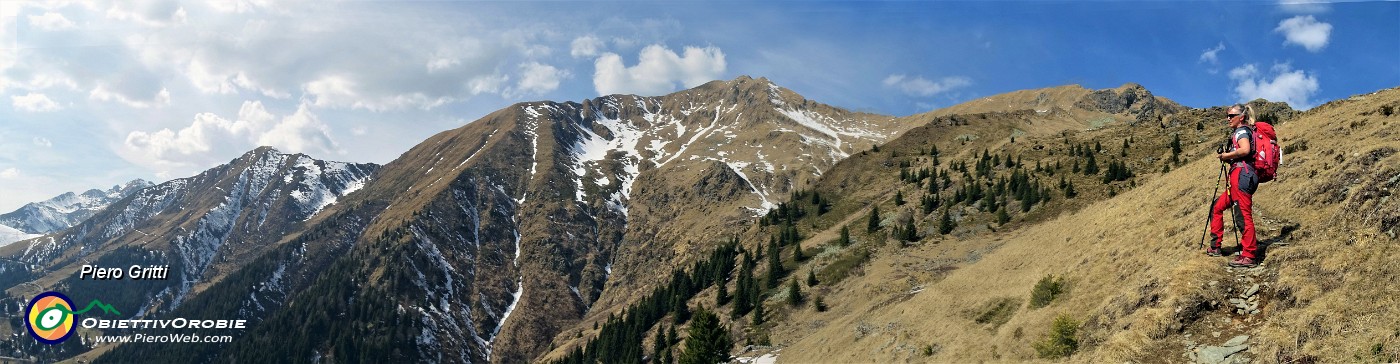 30 Sul sent. 124, con vista verso il Monte Fioraro.jpg